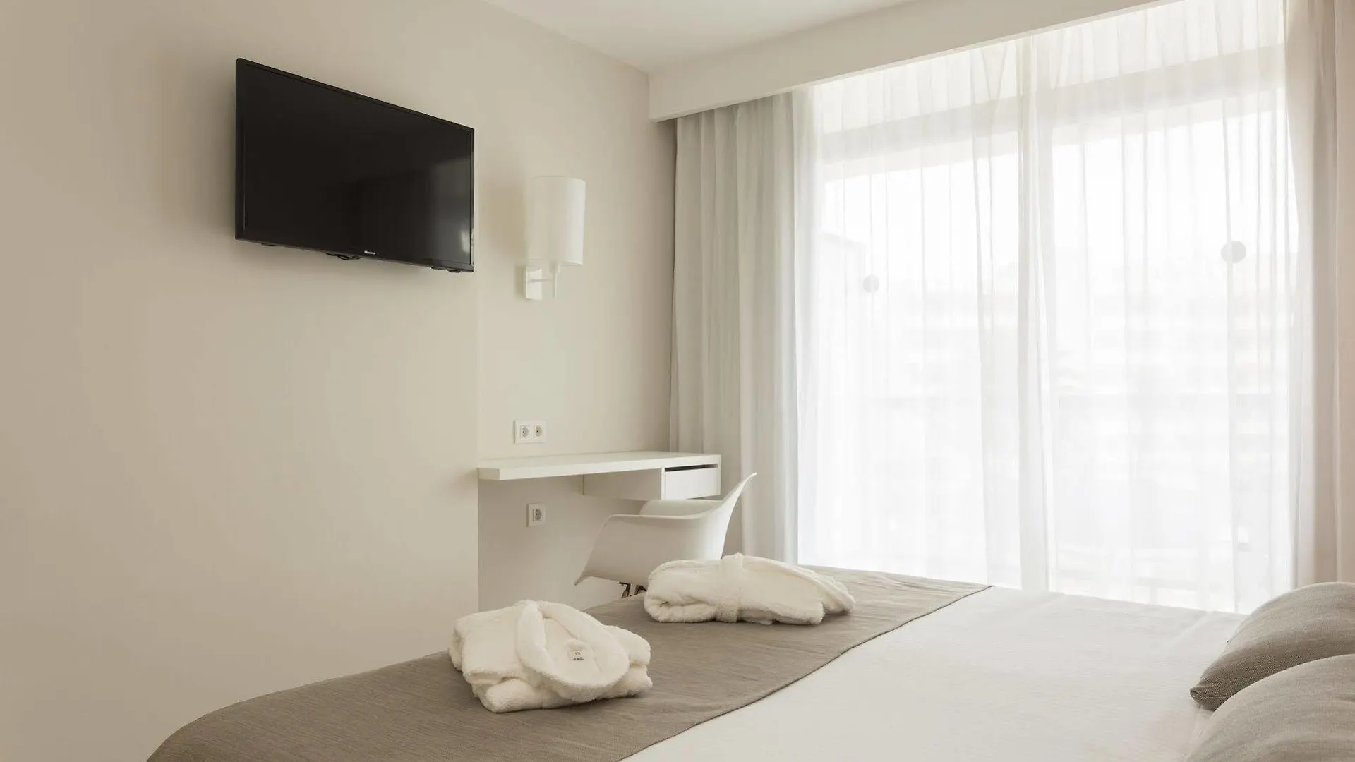 Aluasoul Ibiza - Adults Only Hotel Es Cana